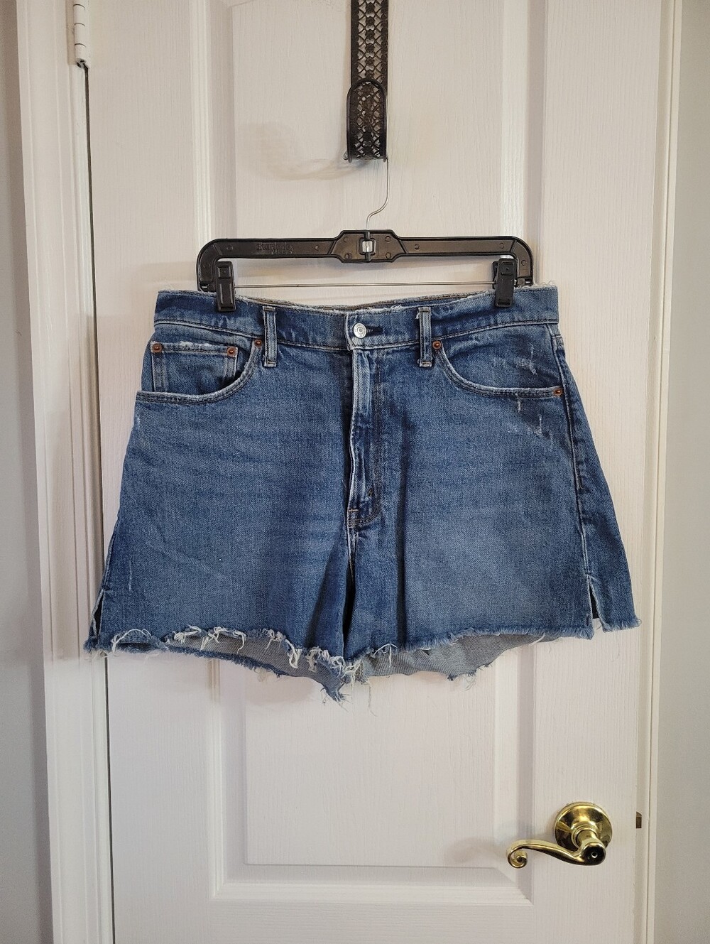 Abercrombie & Fitch Curve Love High Rise 4" Mom Shorts Size 12 (31) Denim
